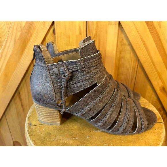 Not Rated Strappy Heeled Sandal Boots 10 Faux Suede Brown Block Heel Back Zip - Picture 1 of 8